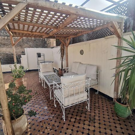 Riad Avec Terrasse Privee Et Piscine Partagee A 300M Fez Exterior photo