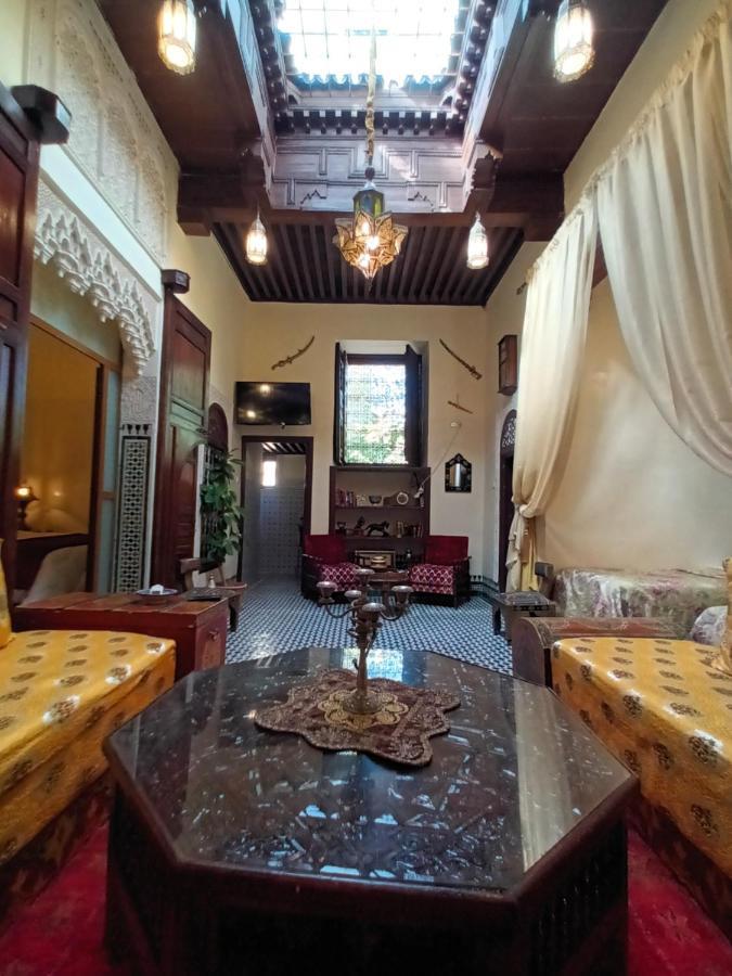 Riad Avec Terrasse Privee Et Piscine Partagee A 300M Fez Exterior photo